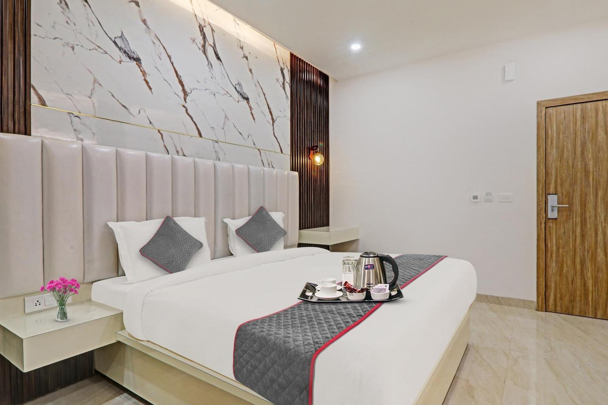 Super Townhouse Hotel Impact Chinhat Εξωτερικό φωτογραφία