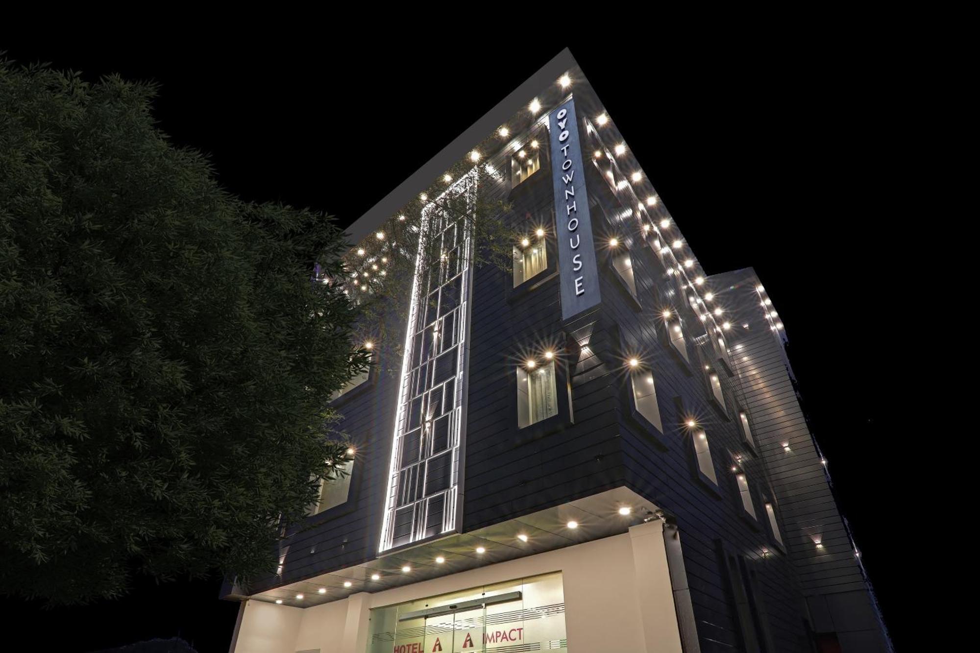 Super Townhouse Hotel Impact Chinhat Εξωτερικό φωτογραφία
