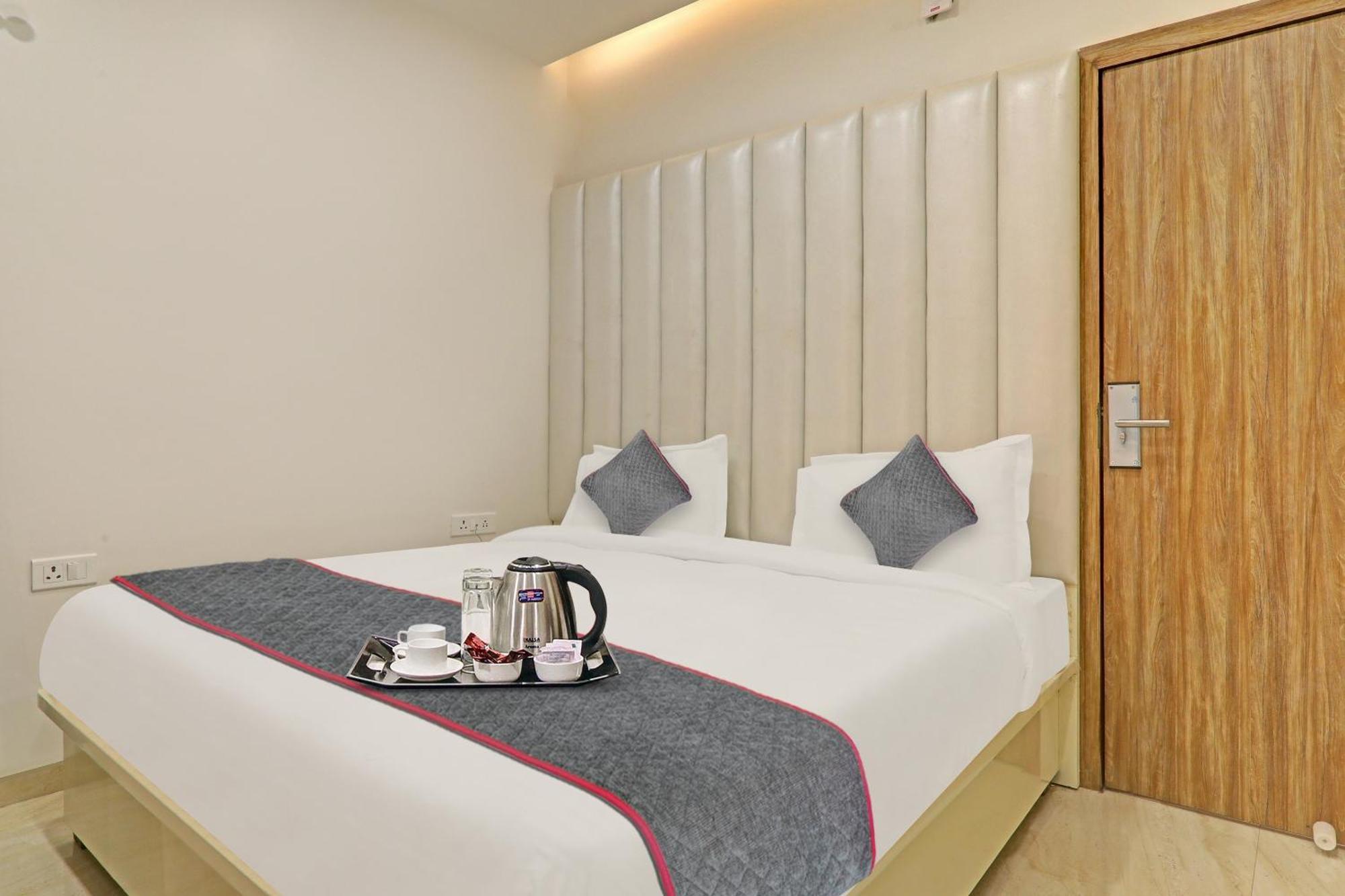 Super Townhouse Hotel Impact Chinhat Εξωτερικό φωτογραφία