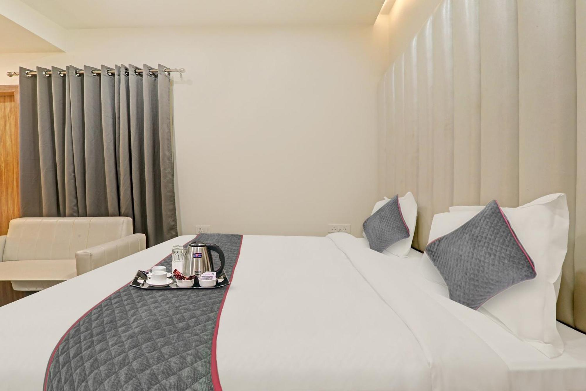 Super Townhouse Hotel Impact Chinhat Εξωτερικό φωτογραφία