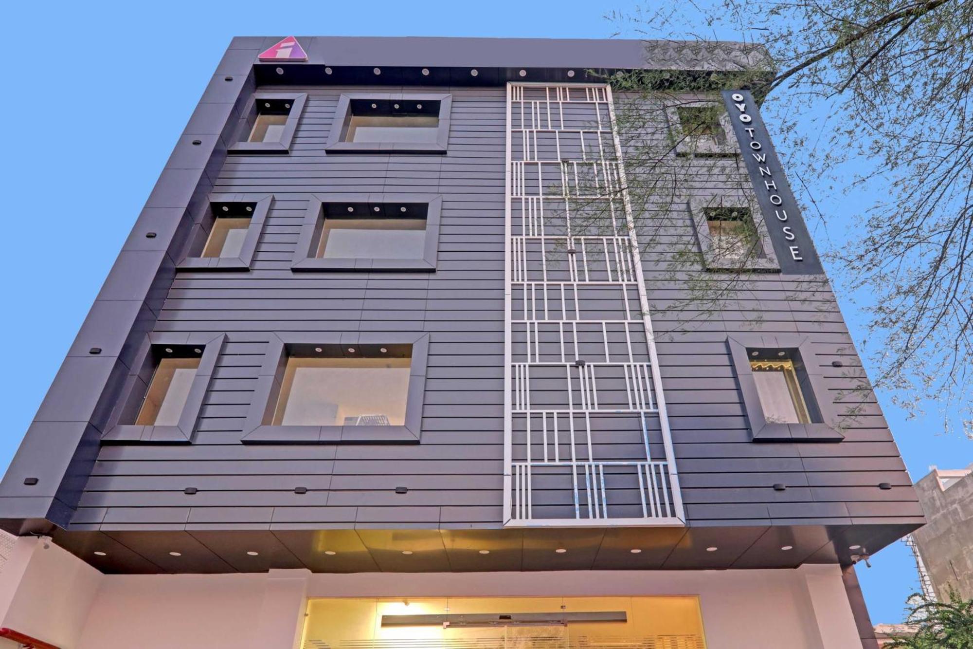 Super Townhouse Hotel Impact Chinhat Εξωτερικό φωτογραφία