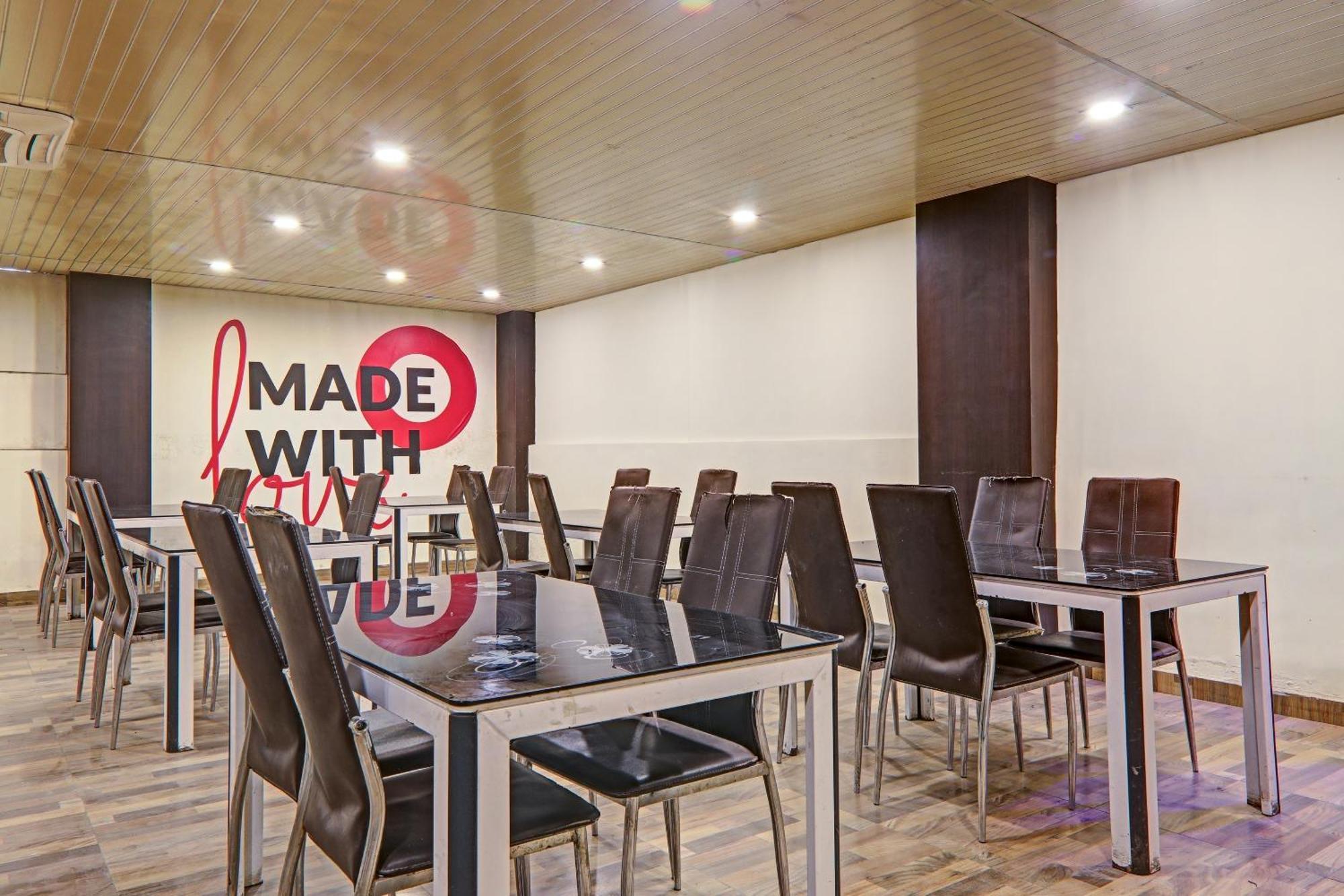 Super Townhouse Hotel Impact Chinhat Εξωτερικό φωτογραφία