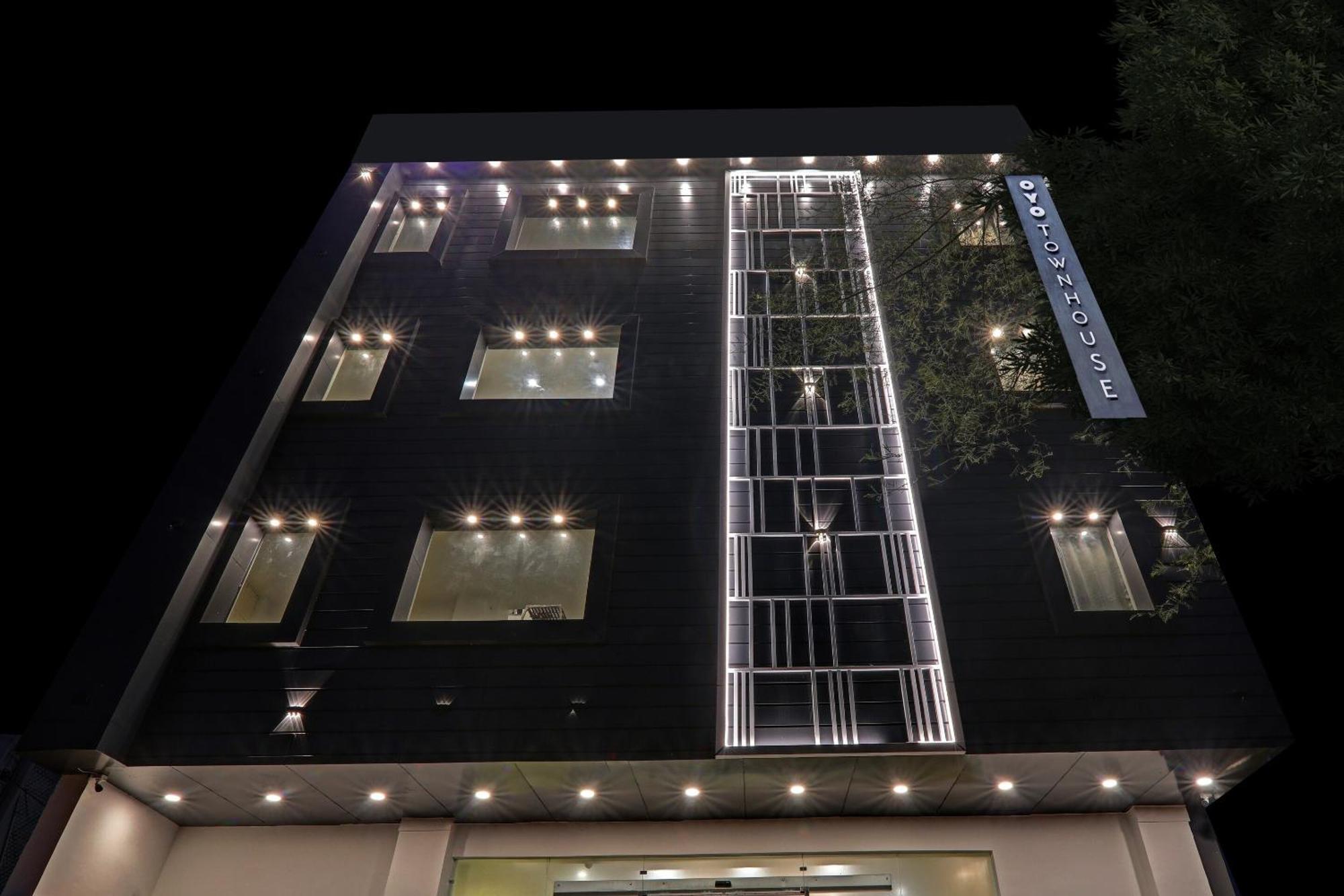 Super Townhouse Hotel Impact Chinhat Εξωτερικό φωτογραφία