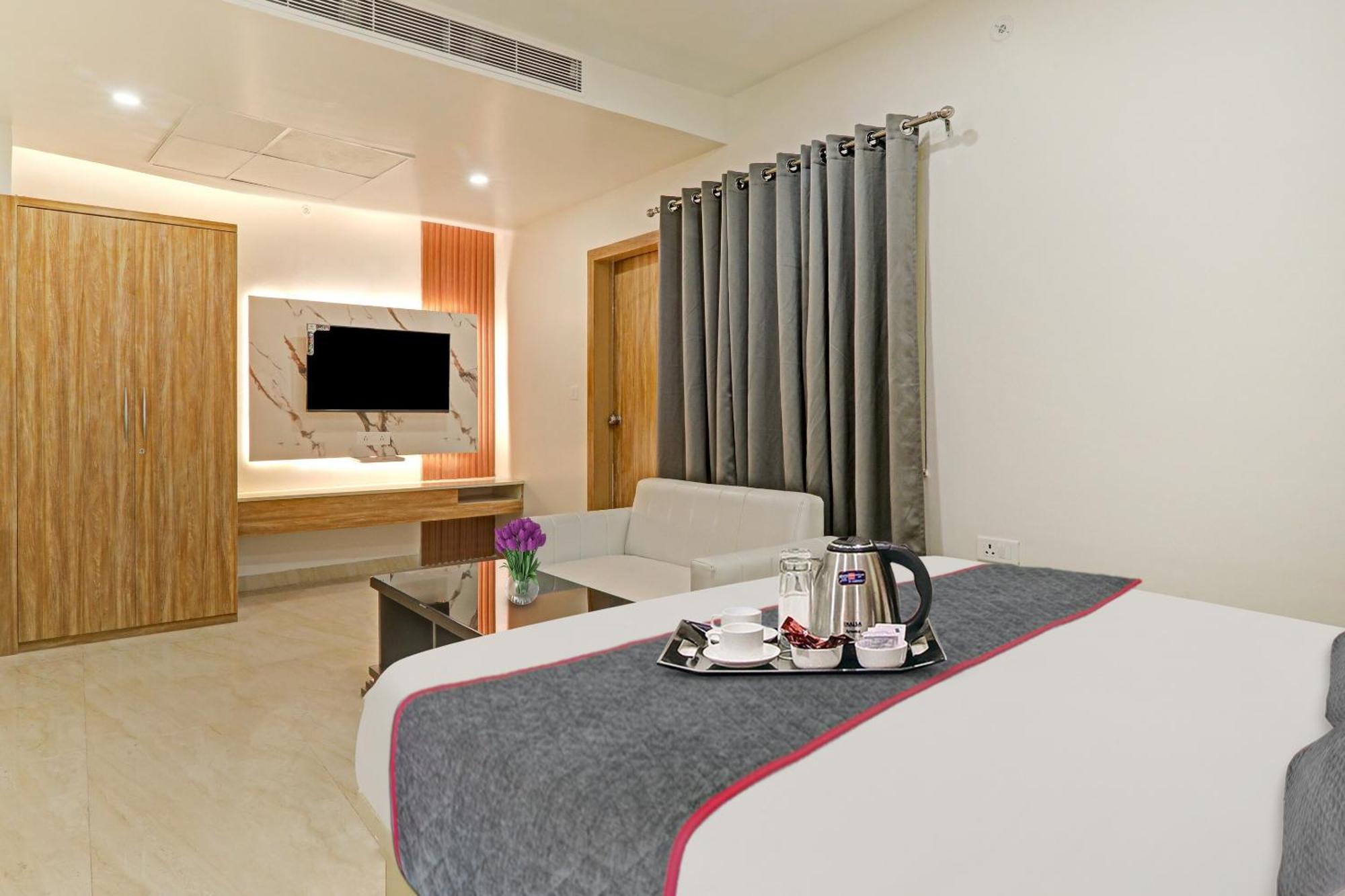 Super Townhouse Hotel Impact Chinhat Εξωτερικό φωτογραφία